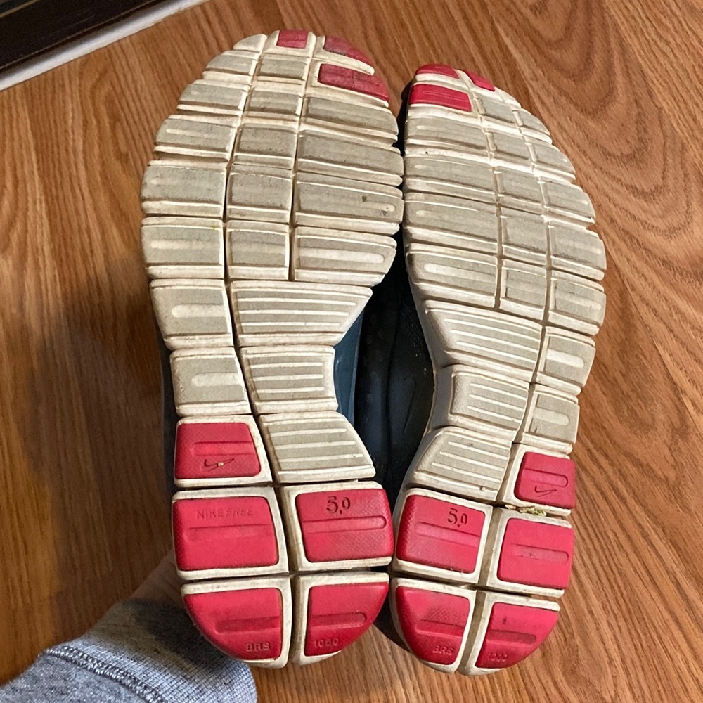 Nike Tennis Shoes - Picture 10 of 11